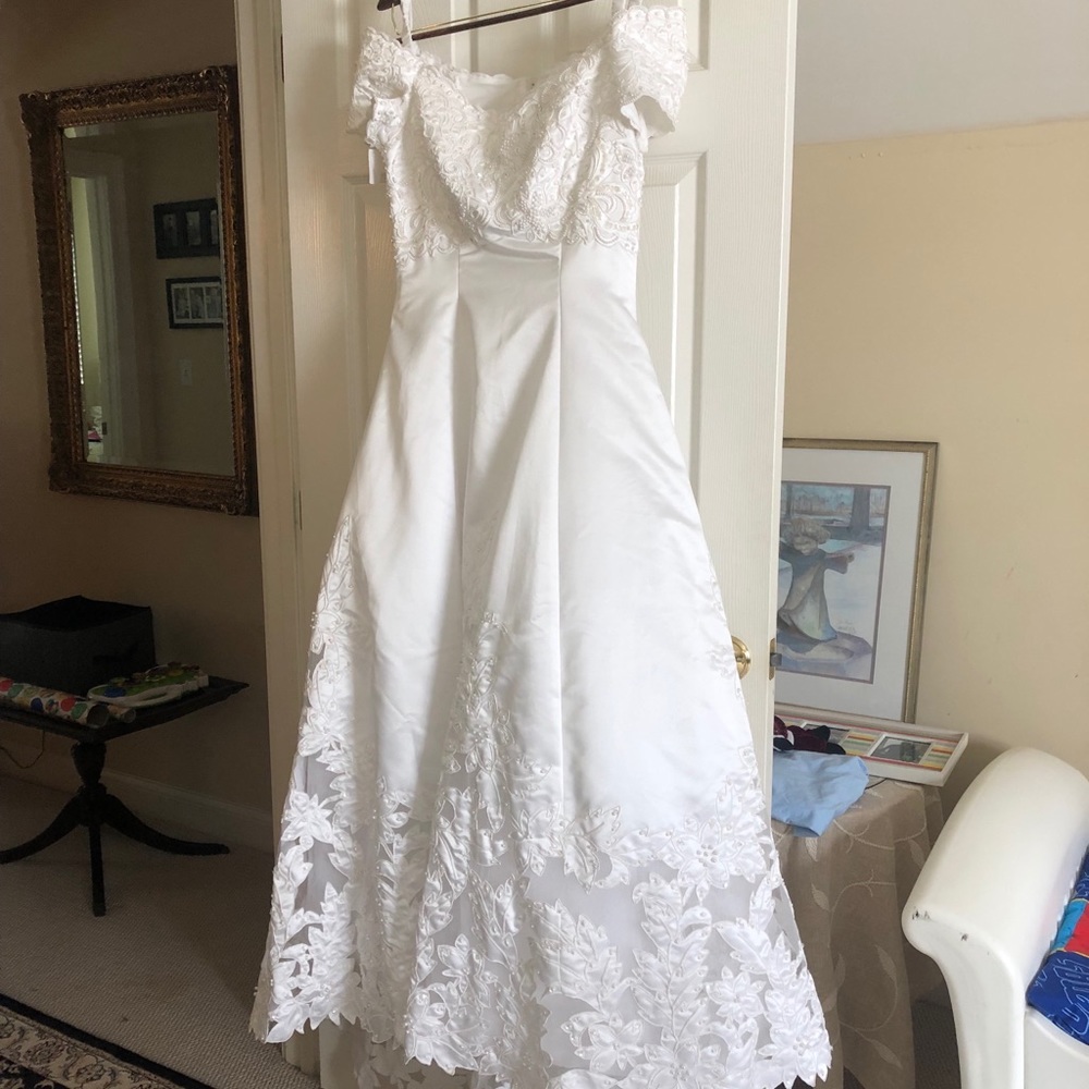 Size 16 St. Tropez Wedding Dress